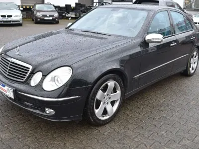 Gebraucht Mercedes E400 Avantgarde 260 PS (191 kW) 2004 Obsidianschwarz  metalliclack Limousine