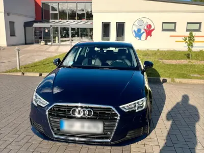Gebraucht Audi A3 Comfort 115 PS (84 kW) 2017 Blau Limousine