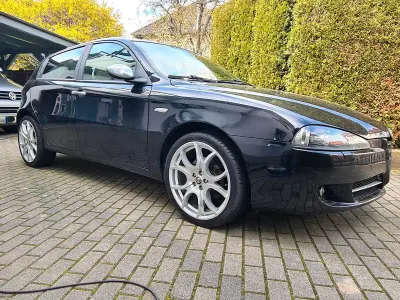 Gebraucht Alfa Romeo 147 120 PS (88 kW) 2008 Schwarz Kleinwagen