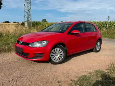 Gebraucht VW Golf VII 85 PS (62 kW) 2013 Rot Limousine