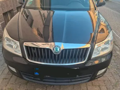 Gebraucht Skoda Octavia 105 PS (77 kW) 2011 Schwarz Kombi