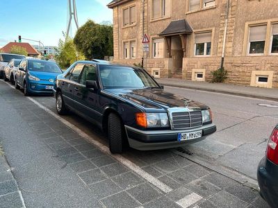 Gebraucht Mercedes E230 132 PS (97 kW) 1988 Blau Limousine
