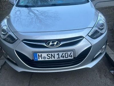 Gebraucht Hyundai i40 Premium 177 PS (130 kW) 2012 Silber Kombi