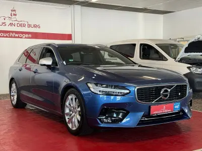 Gebraucht Volvo V90 R-Design 150 PS (110 kW) 2019 Bursting blue / metallic Kombi