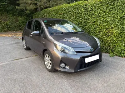 Gebraucht Toyota Yaris Hybrid Edition 75 PS (55 kW) 2014 Grau Limousine
