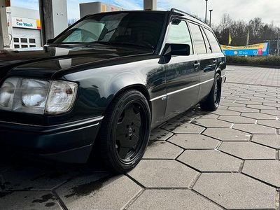 Gebraucht Mercedes E280 193 PS (141 kW) 1994 Schwarz Kombi