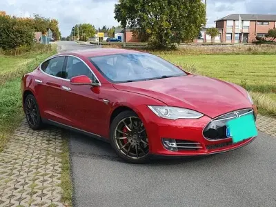 Gebraucht Tesla Model S 434 kW (591 PS) 2015 Rot Kleinwagen