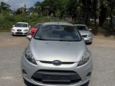 Gebraucht Ford Fiesta 82 PS (60 kW) 2010 Polarsilber metallic Kleinwagen