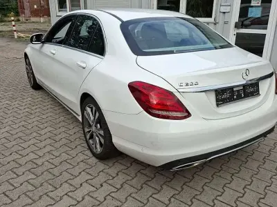 Gebraucht Mercedes C200 184 PS (135 kW) 2016 Polarweiss  unilack Limousine