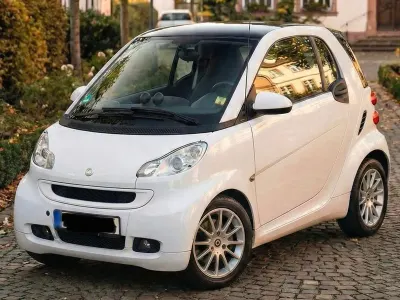 Gebraucht Smart ForTwo Coupé 84 PS (61 kW) 2011 Weiß Coupé