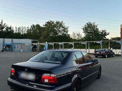 BMW 523