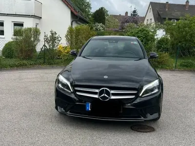 Używany Mercedes C400 333 KM (244 kW) 2018 Czarny Sedan/Limuzyna