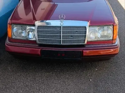 Gebraucht Mercedes 230 130 PS (95 kW) 1992 Rot Limousine