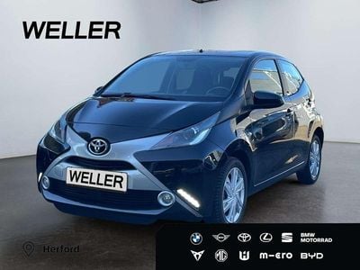 Second-hand Toyota Aygo X-play 69 CP (50 kW) 2017 Negru Hatchback