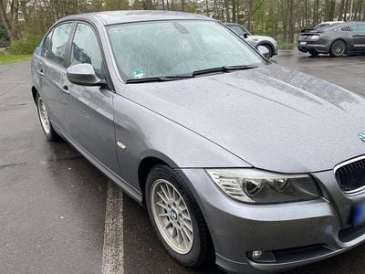Gebraucht BMW 320 170 PS (125 kW) 2009 Grau Limousine