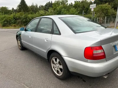 Gebraucht Audi A4 125 PS (91 kW) 1997 Silber Limousine