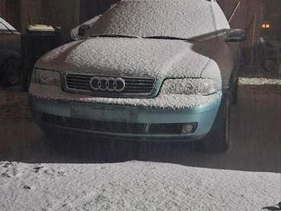 Używany Audi A4 Basis 165 KM (121 kW) 1999 Zielony Kombi