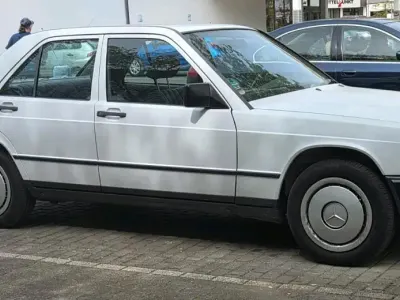 Brugt Mercedes 190 102 HK (75 kW) 1988 Hvid Sedan
