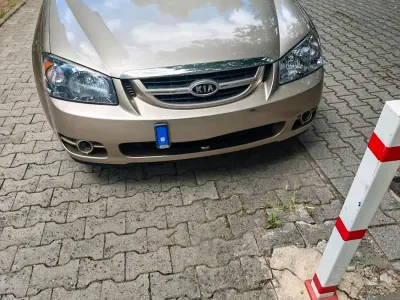 Gebraucht Kia Cerato 105 PS (77 kW) 2005 Gold Limousine