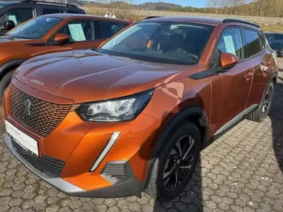 Gebraucht Peugeot e-2008 Allure 100 kW (136 PS) 2021 Orange fusion SUV