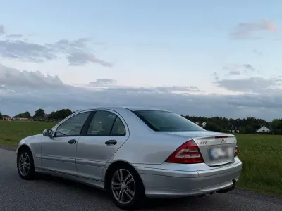 Gebraucht Mercedes 220 150 PS (110 kW) 2006 Schwarz Limousine