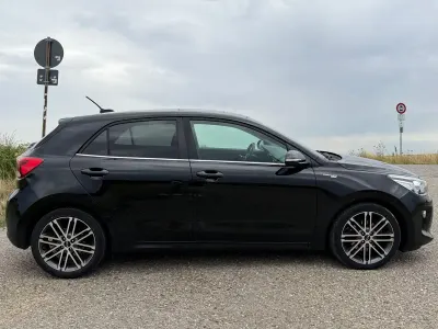 Gebraucht Kia Rio Platinum Edition 99 PS (72 kW) 2017 Schwarz Limousine