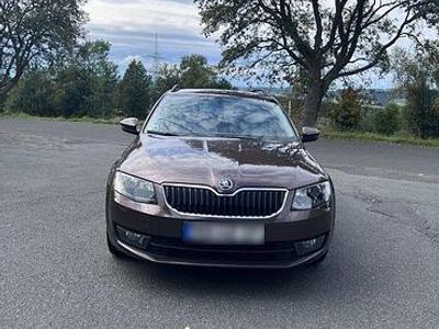 Gebraucht Skoda Octavia Ambition 150 PS (110 kW) 2016 Braun Kleinwagen