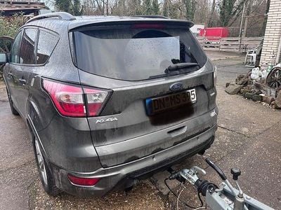 Grau Gebraucht 2018 Ford Kuga ST-Line SUV | 12.555 € (Fairer Preis)