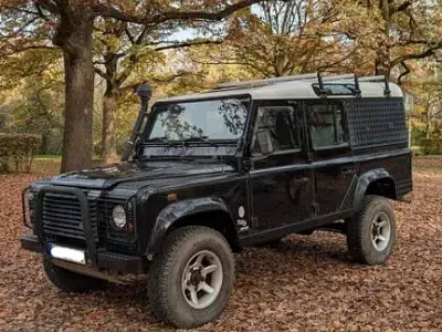 Second-hand Land Rover Defender 122 CP (89 kW) 2002 Negru Break