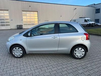 Gebraucht Toyota Yaris Sol 87 PS (63 kW) 2006 Silber Limousine
