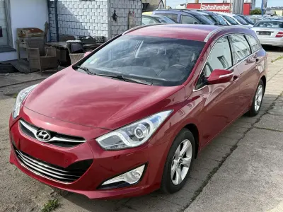 Gebraucht Hyundai i40 Edition 135 PS (99 kW) 2014 Redawesome/redmerlot / mic Kombi