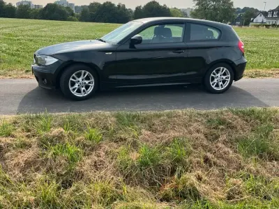Gebraucht BMW 116 122 PS (89 kW) 2012 Schwarz Kleinwagen
