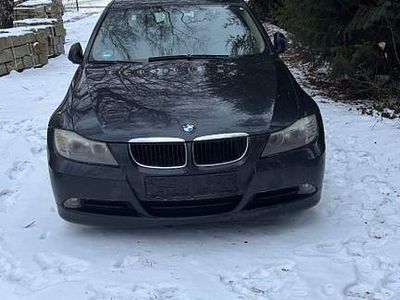 Schwarz Gebraucht 2007 BMW 320 Kombi | 1.800 € (Fairer Preis)