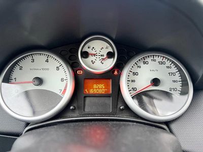 Weiß Gebraucht 2009 Peugeot 207 Limousine | 2.690 € (Etwas zu teuer)