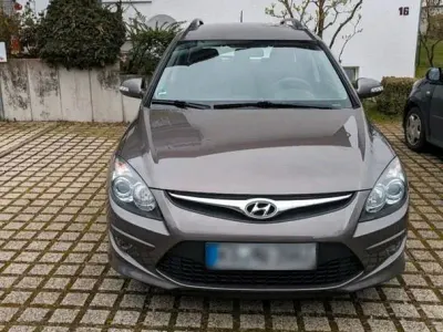 Gebraucht Hyundai i30 Comfort 116 PS (85 kW) 2012 Braun Kombi