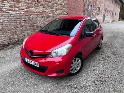 Gebraucht Toyota Yaris Multidrive S 99 PS (72 kW) 2012 Rot Kleinwagen