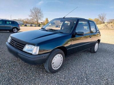 Usado Peugeot 205 88 HP (64 kW) 1993 Verde Citadino