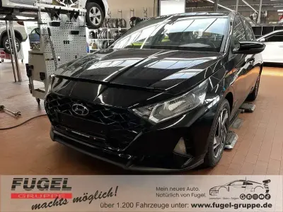 Gebraucht Hyundai i20 Trend 101 PS (74 kW) 2024 Phantom black / met Kleinwagen