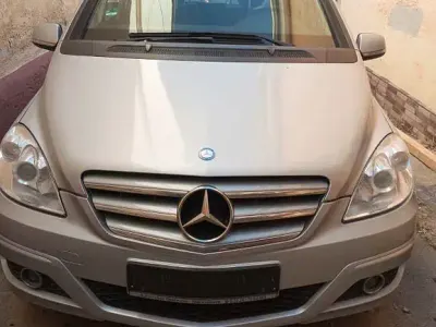 Gebraucht Mercedes B180 116 PS (85 kW) 2010 Silber Van / Kleinbus