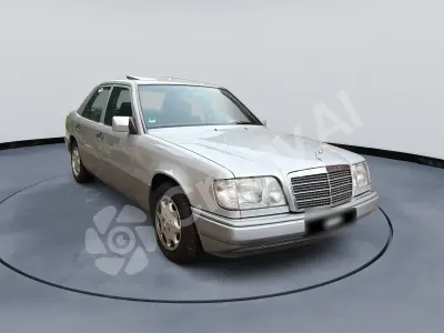 Brugt Mercedes E220 150 HK (110 kW) 1994 Sølv Sedan