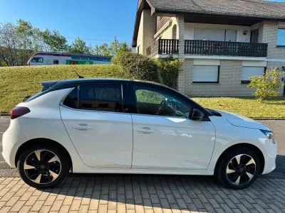 Brugt Opel Corsa-e Edition 100 kW (136 HK) 2023 Hvid Hatchback