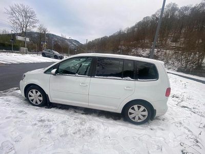 Gebraucht VW Touran Comfortline 140 PS (102 kW) 2014 Weiß Van / Kleinbus