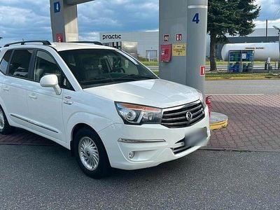 Gebraucht Ssangyong (KGM) Rodius 155 PS (114 kW) 2014 Weiß Van / Kleinbus