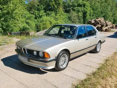 Gebraucht BMW 735 218 PS (160 kW) 1983 Gold Limousine