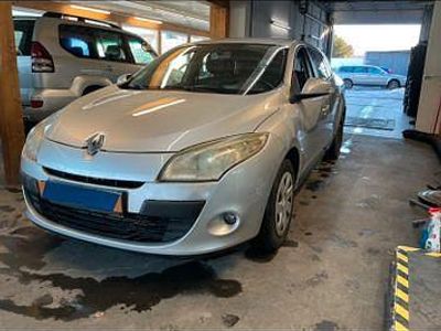 Gebraucht Renault Mégane III Expression 110 PS (80 kW) 2010 Silber Limousine