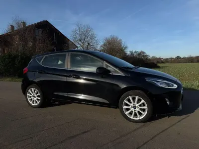 Gebraucht Ford Fiesta Titanium 101 PS (74 kW) 2018 Schwarz Kleinwagen