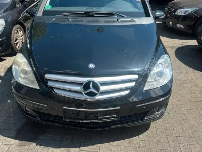 Gebraucht Mercedes B200 134 PS (98 kW) 2006 Schwarz Van / Kleinbus