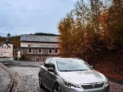 Gebraucht Peugeot 308 GT-line 131 PS (96 kW) 2016 Silber Limousine