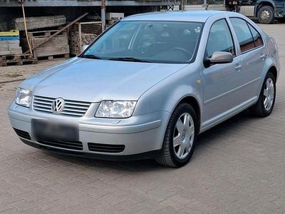 Second-hand VW Bora Highline 115 CP (84 kW) 1999 Argintiu Berlinǎ