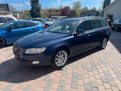 Second-hand Volvo V70 Momentum 163 CP (119 kW) 2014 Albastru Break